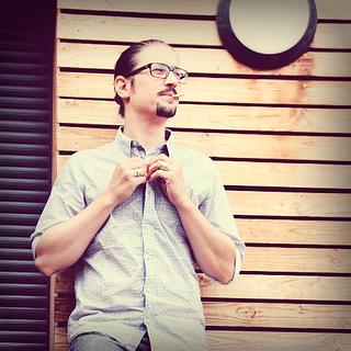 Benjamin Hincker Graphiste spécialisé en création de logo