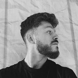 Charly Dessoly Graphiste spécialisé en charte graphique