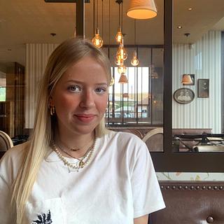 Lea Perard Community manager