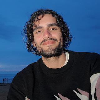 Yanis Ikhenoussene Développeur e-commerce