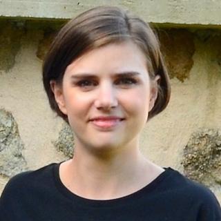 Camille Martin Graphiste spécialisé en création de logo
