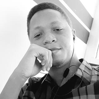 Youssouf Doumbia Graphiste spécialisé en création de logo