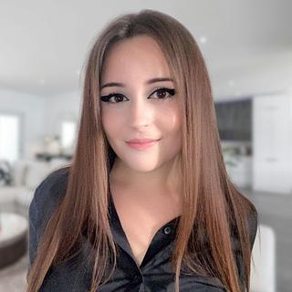 Léa Campos Graphiste spécialisé en création de logo