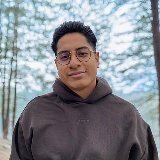 Gabriel Gonzales Sotomayor Graphiste spécialisé en charte graphique