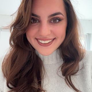 Clara Scanna Graphiste spécialisé en création de logo