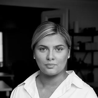 Julie Aveillé  Secrétaire