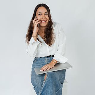 Carla Acosta Graphiste spécialisé en création de logo