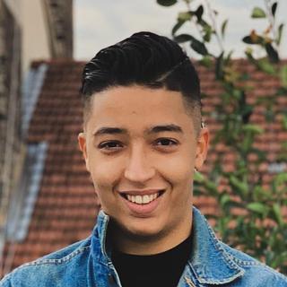 Rédouane Bensedira Graphiste spécialisé en charte graphique