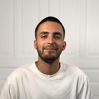 Léo Daveze Graphiste spécialisé en charte graphique