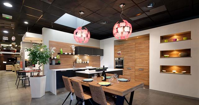 Conceptrice vendeuse de cuisines par Aude Voegtler