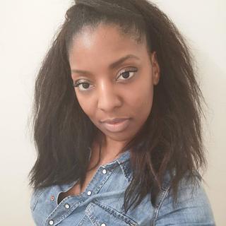 lea_Mukuna Graphiste spécialisé en création de logo