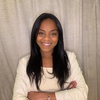 Alexandra Yoka Community manager