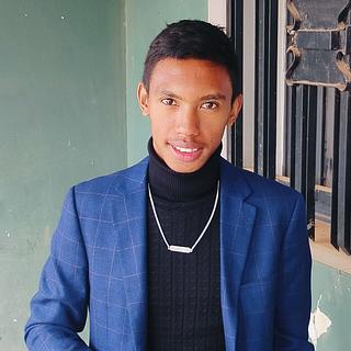 Fenitriniaina Rakotoarisoa Développeur Laravel