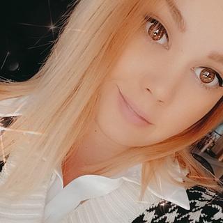 Julie Uzel Graphiste spécialisé en création de logo