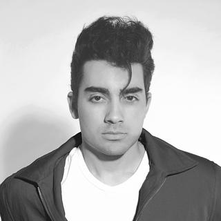 Nelson Moutia Graphiste spécialisé en création de logo