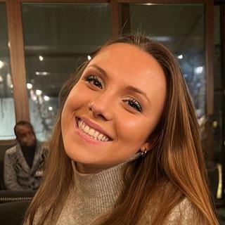 Laura Lombet Graphiste spécialisé dans la mise en page