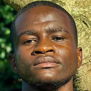 Jehovanis Mwanza Graphiste spécialisé en création de logo