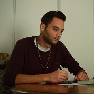 Yannick Bretin Graphiste spécialisé en création de logo