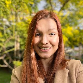 Keethlyne Bravo Community manager