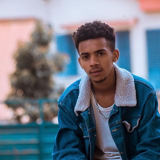 Jean Ghislin D'achille Tsakaniasa Graphiste spécialisé en charte graphique