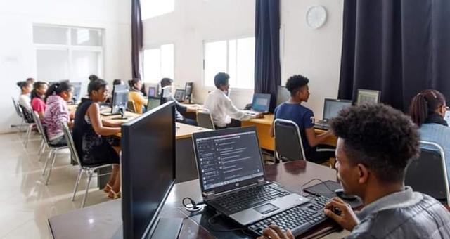 SAISIE ETAT CIVIL MONDIAL  par Fanantenana Notiavina  Razafindrakoto 