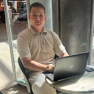 Mykyta Serhiienko Développeur web