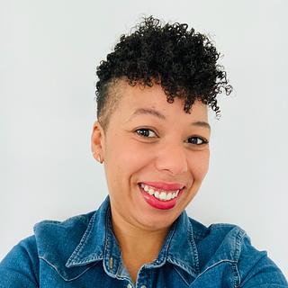 Sabrina Salimi Graphiste spécialisé en création de logo