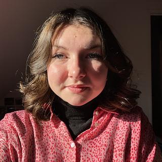 Gaya-Lou Bonneau Graphiste spécialisé en création de logo