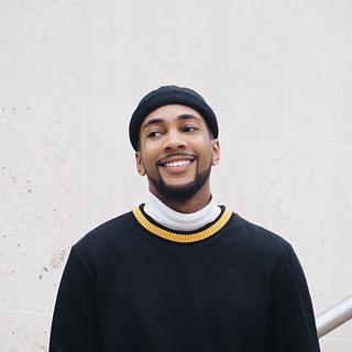 Raphaël Pyrée Graphiste spécialisé en création de logo