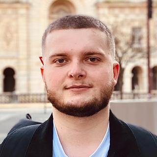 Tom Ghys Graphiste spécialisé en création de logo