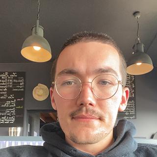 Léo  Mariotte Graphiste spécialisé en création de logo