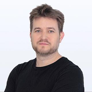Mathieu Orenge Graphiste spécialisé en création de logo