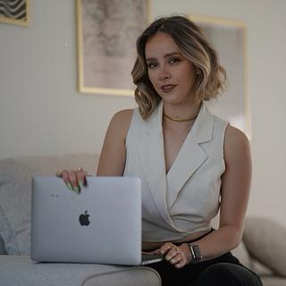 Lisa Jaquaniello Community manager
